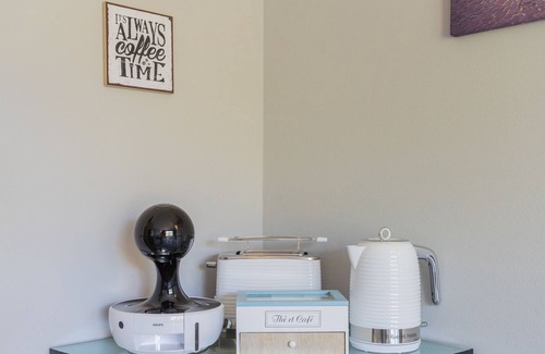 Calozzo Apartment | Anna's Lodge - One Bedroom Apartment, Sleeps 4
