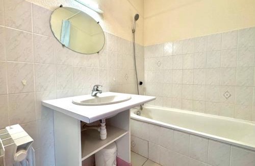 Meyras Apartment | Annexe Boullée Appartement 2 - Thermes Neyras les Bains