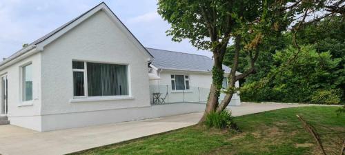 Moville House | Annie's House with Thermal Health Spa