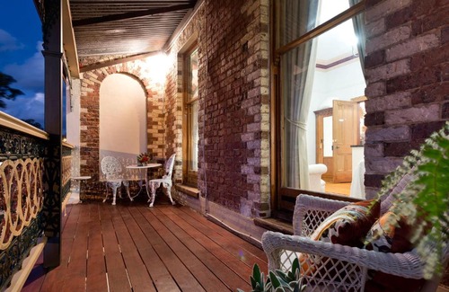 Fremantle House | Annie's Victorian Terrace Accommodation Fremantle