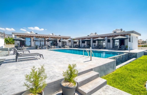 Peyia Town Apartment | Antesia Coral Bay Resort by Ezoria Villas - Adults only