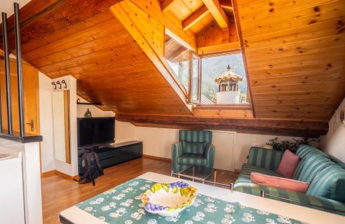 Fiera di Primiero Apartment | Antica Rosa - Mansarda vista montagna con posto auto scoperto