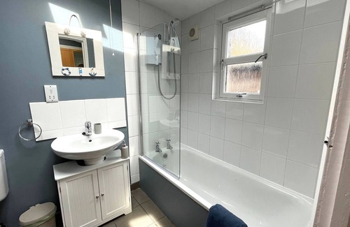 Golspie Cottage | Anvil House is a quirky, 1 bedroom house, located at the heart of the village of Golspie, Sutherland