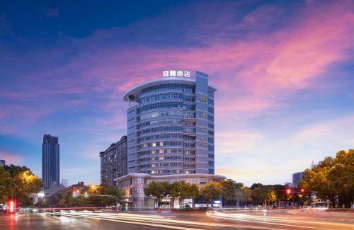 Fu Rong Hotel | Anya Hotel -Next to Jiefang West Bar Street 2 minutes to the subway station free coffee free laundry free gym, huge windows