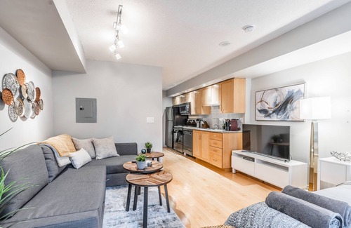Toronto Entertainment District Apartment | AOC Suites - Heart of Downtown Condo