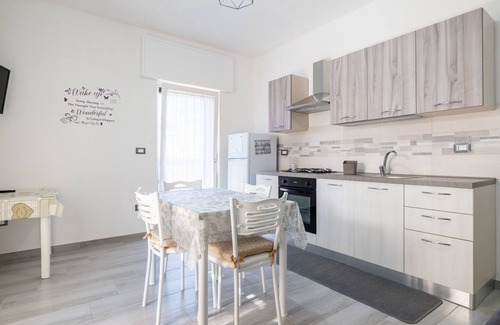 Monti D'arena-Bosco Caggione Apartment | Apartment 'Luna' with Sea View, Wi-Fi and Air Conditioning