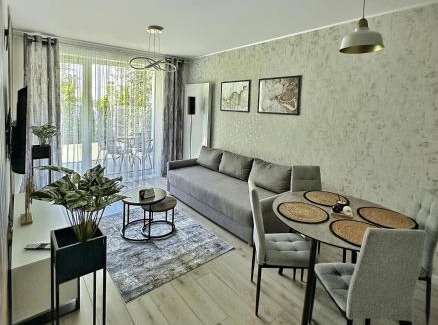Dzielnica Uzdrowiskowa Apartment | Apartament Whiteblue Kołobrzeg z dużym ogródkiem - 100 m od plaży! Whiteblue Kolberg Apartment mit großem Garten - 100 m vom Strand entfernt! Whiteblue Kołobrzeg Apartmán s velkou zahradou - 100 m od pláže!
