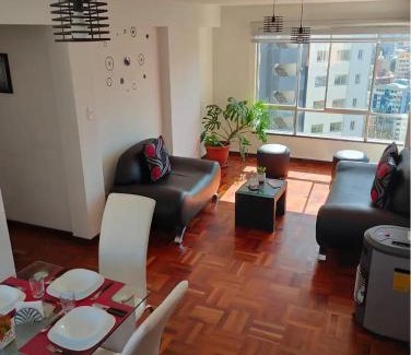 Downtown La Paz Apartment | Apartamento Céntrico, Privado, Iluminado, Soleado, Cerca EMBAJADAS Av Arce