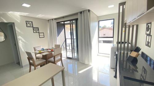 Vila Becker Apartment | Apartamento Inteiro - 2 Quartos com AC - Wifi 1000mb - Cozinha Completa - 1 Vaga de Garagem - Elevador - Sacada Gourmet - Indicado para Grupos, Hospedes a Trabalho, Família e Pets