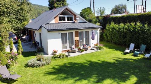Ustrzyki Dolne Apartment | Apartamenty Jagodzianka - Jacuzzi, Sauna, Tężnia solankowa