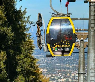 Meszna Apartment | APARTAMENTY SZYNDZIELNIA NOWA RODZINNA STREFA KOMFORTU - 2 Sypialnie & BALKON & GARAŻ PODZIEMNY Najlepsza Rodzinna Baza Wypadowa w Beskidy