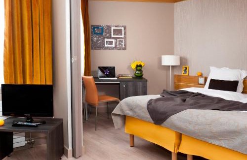 Issy-les-Moulineaux Apartment | Aparthotel Adagio 4personnes paris 15eme,parking inclus ,proche Arena et parc expo