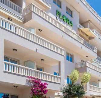 Tucepi Apartment | Aparthotel Flora