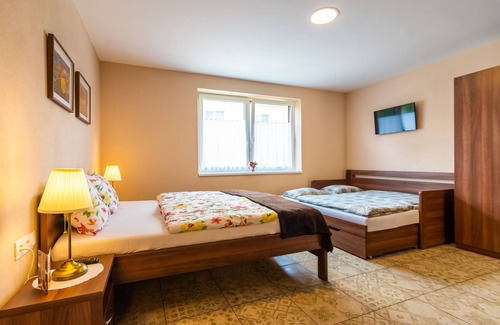 Dunajska Streda Hotel | Apartmanovy dom Villa Ephélia