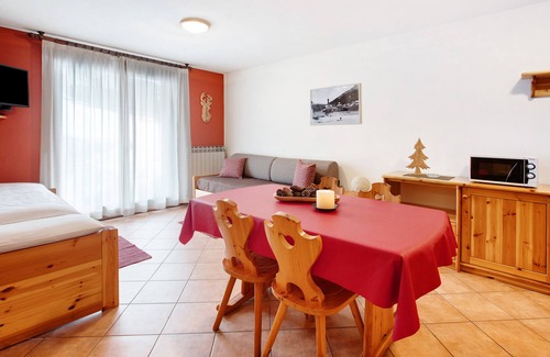 Santa Caterina Valfurva Apartment | Apartment 'Chalet Primula 9' with Mountain View, Private Terrace and Wi-Fi