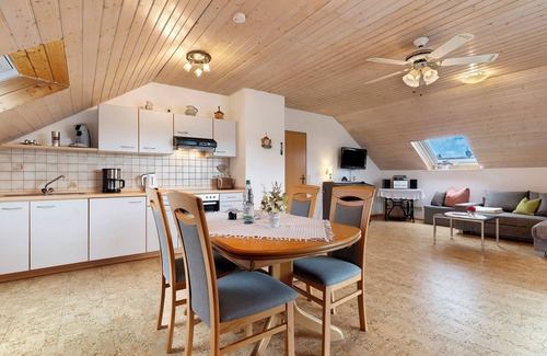 Sasbach am Kaiserstuhl Apartment | Apartment 'Schillinger' with Balcony and Wi-Fi