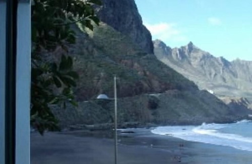 Santa Cruz de Tenerife Apartment | Apartment on the 1st line of the beach panoramic views of the sea & mountains