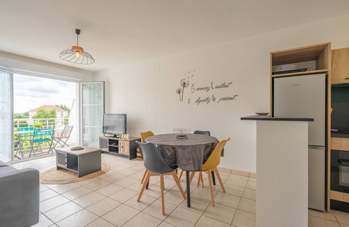 Marennes Apartment | Apartment 'Evasion Charentaise' with Shared Pool, Balcony and Wi-Fi