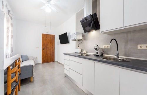 Fernan Perez Apartment | Apartment '1 Habitación' with Mountain View, Wi-Fi and Air Conditioning