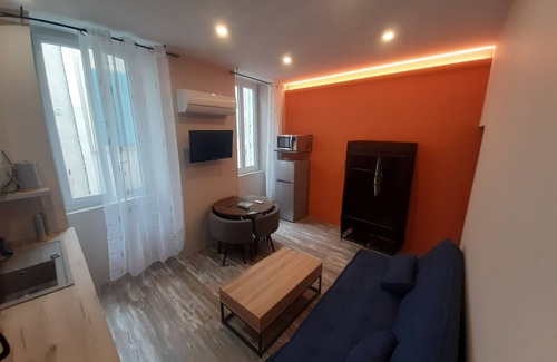 Bourg-Saint-Andeol Apartment | Apartment '106 - Cosy T2' with Wi-Fi and Air Conditioning