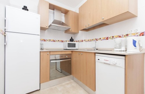 El Poble-sec Apartment | Apartment '3 Bedroom Next To Plaza' with Wi-Fi and Air Conditioning