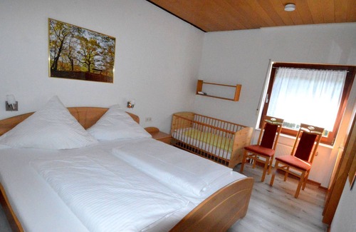 Nieder-Werbe Apartment | Apartment 6 - Apartments Arrow