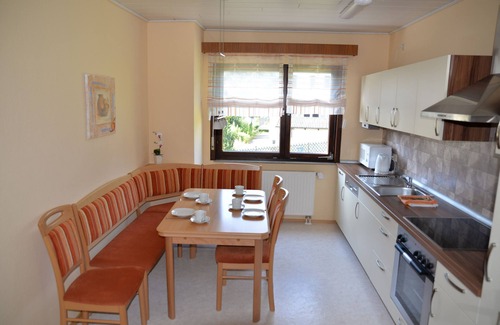Gemarkung Laufen an der Eyach Apartment | Apartment '90 Qm' with Shared Terrace and Wi-Fi