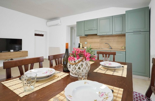 Gavorrano Apartment | Apartment 'Aia' with Shared Pool, Wi-Fi and Air Conditioning