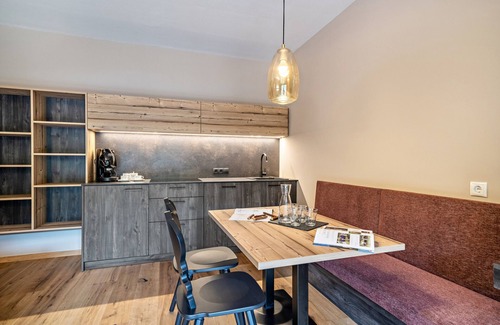 Racines Apartment | Apartment 'Alpenspitz Appartement Saxner 2' with Mountain View, Shared Garden and Wi-Fi