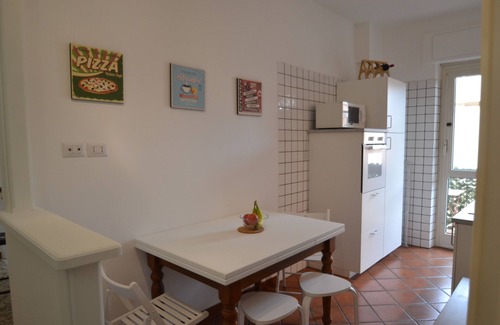 Tuscolano Apartment | Apartment 'Amy Home' with Balcony, Wi-Fi and Air Conditioning