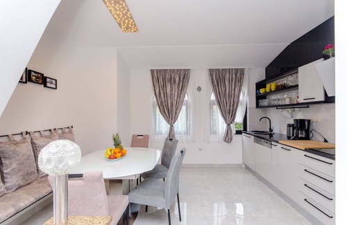 Solin Apartment | Apartment Ana with private pool (77621-A1) - Solin