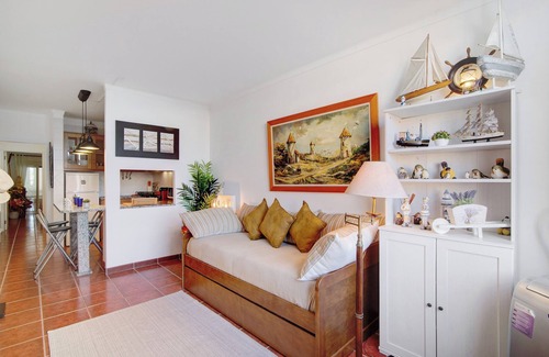 Vila Real Santo Antonio Apartment | Apartment 'Anita' with Wi-Fi and Air Conditioning
