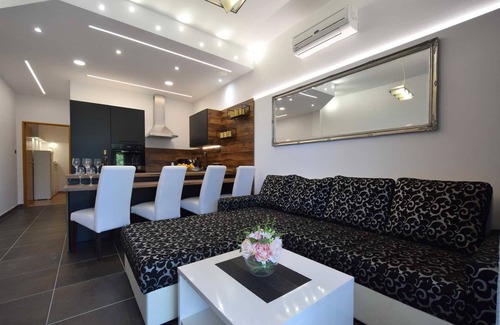 Milcetici Apartment | Apartment Antonia 4 with pool