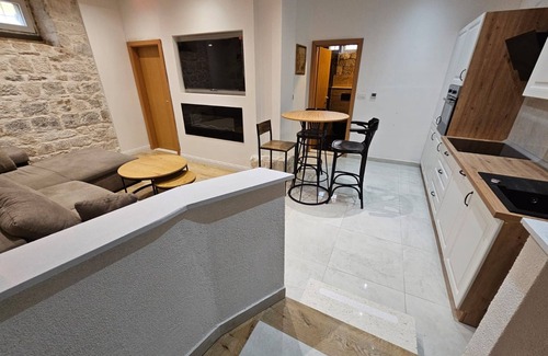 Kastel Novi Apartment | Apartment Antonio, on the seafront with garden