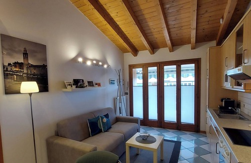 Colà Di Lazise Apartment | Apartment 'Apart Dina' with Private Terrace, Wi-Fi and Air Conditioning