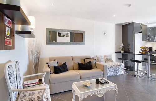 Praia da Rocha Apartment | Apartment 'Apartamento Freire' with Balcony, Wi-Fi and Air Conditioning