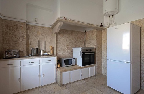 Santa Engracia Apartment | Apartment 'Apolónia 8 - Lisbonbreaks' with Balcony and Wi-Fi