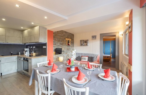 Le Chinaillon Apartment | Apartment 'Appartement Spacieux 6 Personnes' with Mountain View, Private Terrace and Wi-Fi