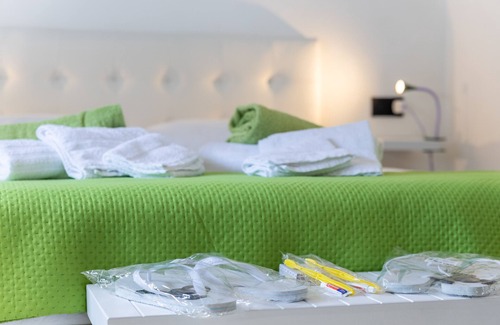 Scoglitti Apartment | Apartment 'Appartamento Melanzana' with Shared Pool, Wi-Fi and Air Conditioning