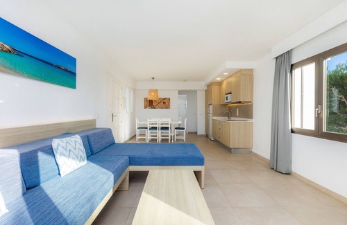 Cala Ferrera Apartment | Apartment 'Aquamarina 5' with Shared Pool, Wi-Fi, and Air Conditioning