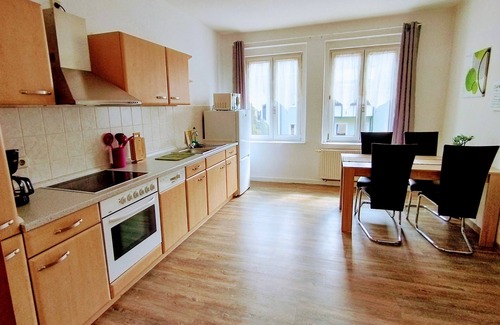 Goerlitz Apartment | Apartment at Birkenwäldchen in Görlitz Rauschwalde-Altstadt & lake within easy reach