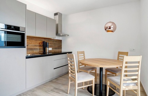 Tramin Apartment | Apartment 'Bacchushof Cabernet' with Mountain View, Balcony and shared Pool