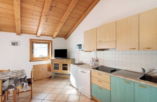 Trepalle Apartment | Apartment "Bait del Pont 51" with Mountain View, Wi-Fi & Garden