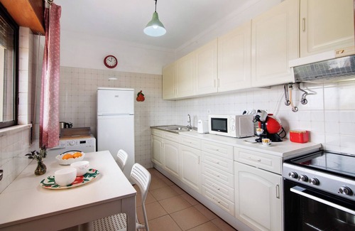 Manta Rota Apartment | Apartment 'Beach House-5 Minutos A Pé Da Praia' with Shared Garden, Wi-Fi and Air Conditioning