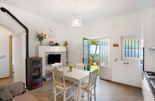 Agerola Apartment | Apartment 'Bella Veduta Luna' with Sea and Mountain View, Wi-Fi and Air Conditioning