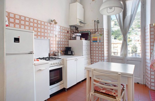 Levanto Apartment | Apartment 'Casa Fantoni' with Balcony, Wi-Fi and Air Conditioning