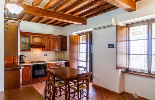 La Pesta Apartment | Apartment "Casa Vacanza Il Carpignone 3" with Lake View and Shared Pool