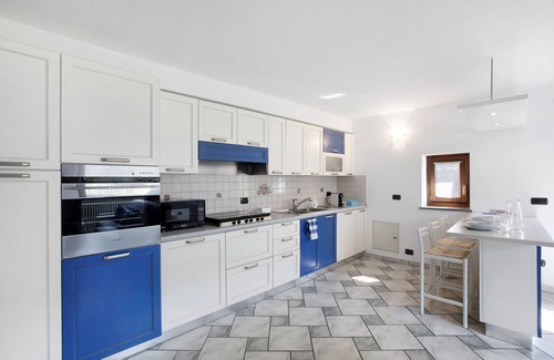 Montan-Angelin-Arensod Apartment | Apartment 'Casa Sabrina - Blu' with Mountain View, Private Garden and Wi-Fi