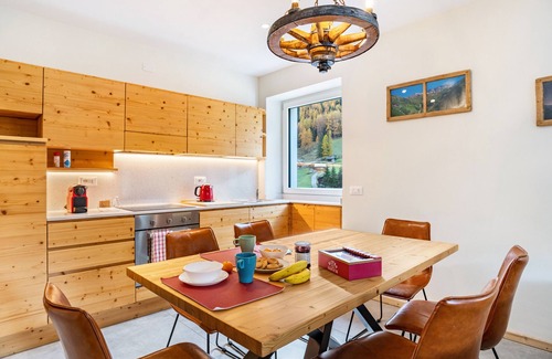 San Bernardo Apartment | Apartment 'Casa Vacanza Peter Val Di Rabbi' with Mountain View, Shared Garden and Wi-Fi