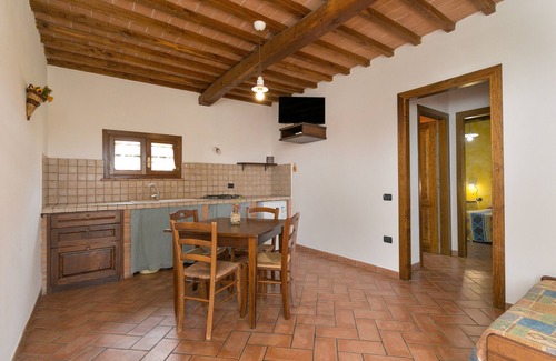 Piombino Apartment | Apartment 'Cedro' with Shared Pool, Wi-Fi and Air Conditioning